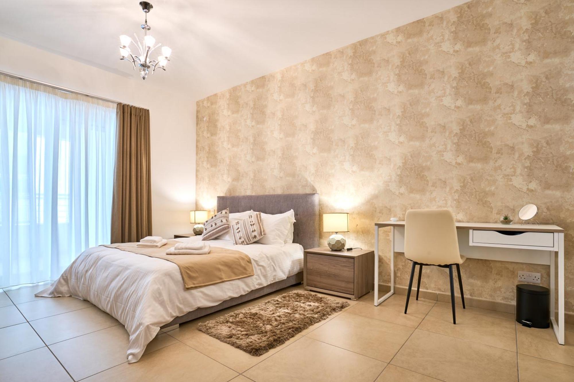 Stunning 3-Bedroom Seaview Retreat In Fort Cambridge Sliema Exterior photo