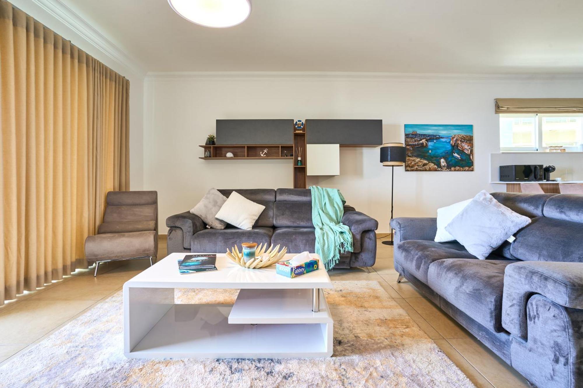 Stunning 3-Bedroom Seaview Retreat In Fort Cambridge Sliema Exterior photo