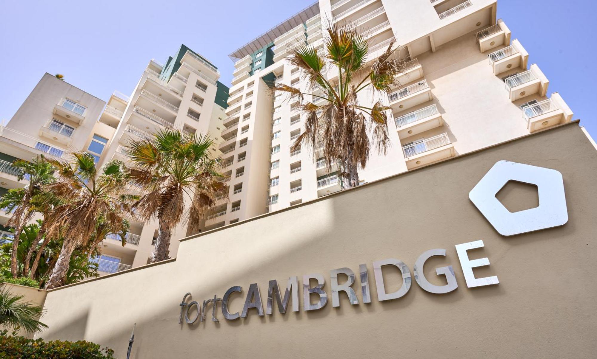 Stunning 3-Bedroom Seaview Retreat In Fort Cambridge Sliema Exterior photo