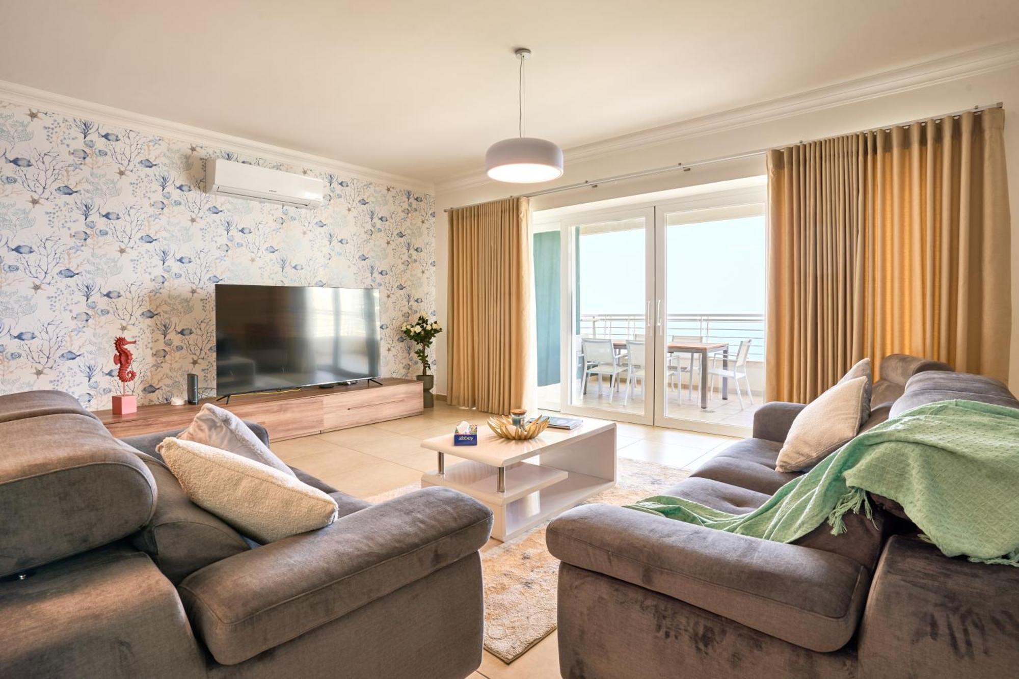 Stunning 3-Bedroom Seaview Retreat In Fort Cambridge Sliema Exterior photo