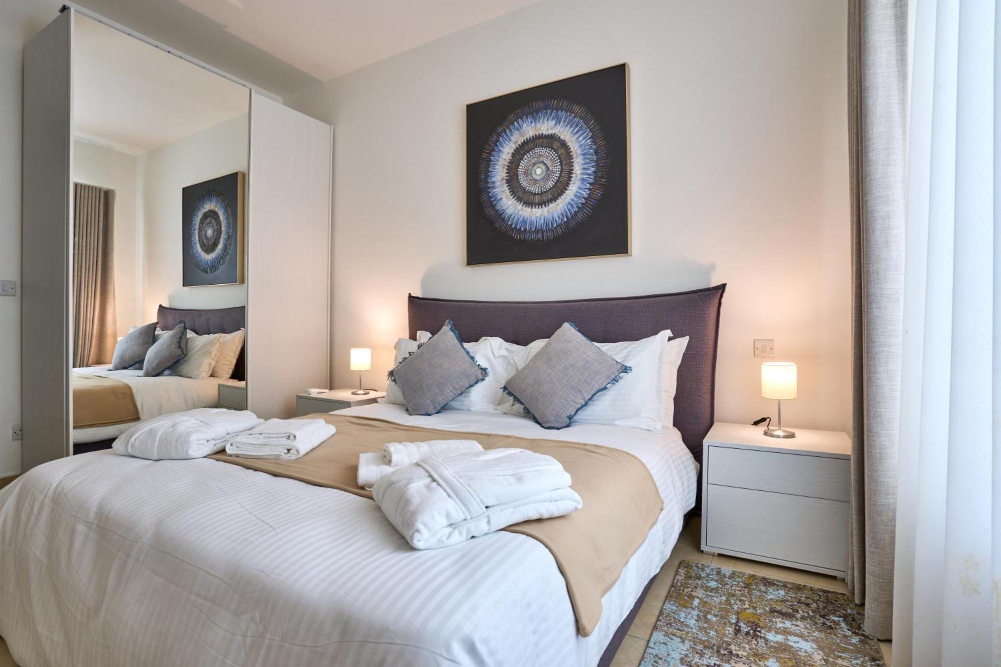Stunning 3-Bedroom Seaview Retreat In Fort Cambridge Sliema Exterior photo