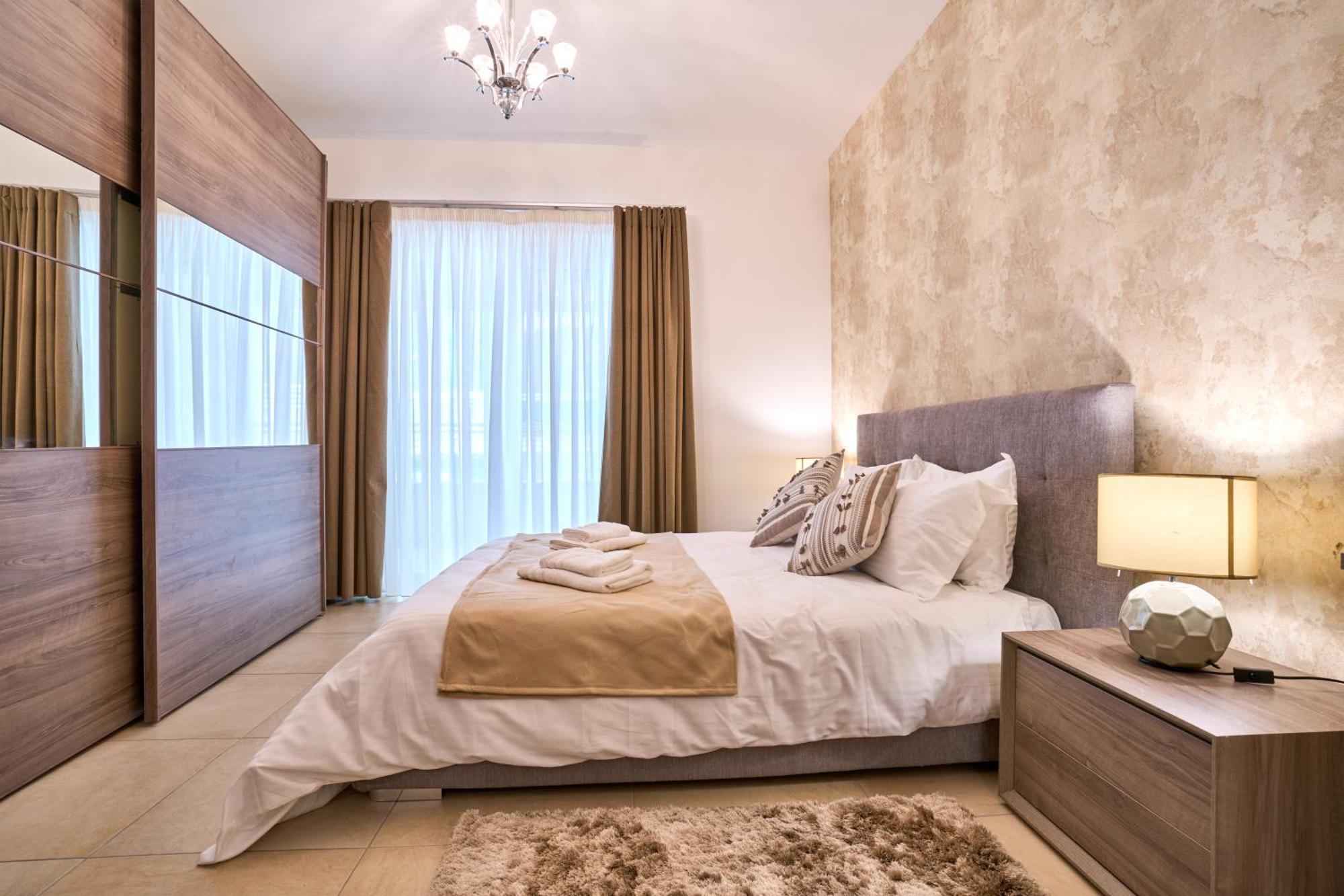 Stunning 3-Bedroom Seaview Retreat In Fort Cambridge Sliema Exterior photo