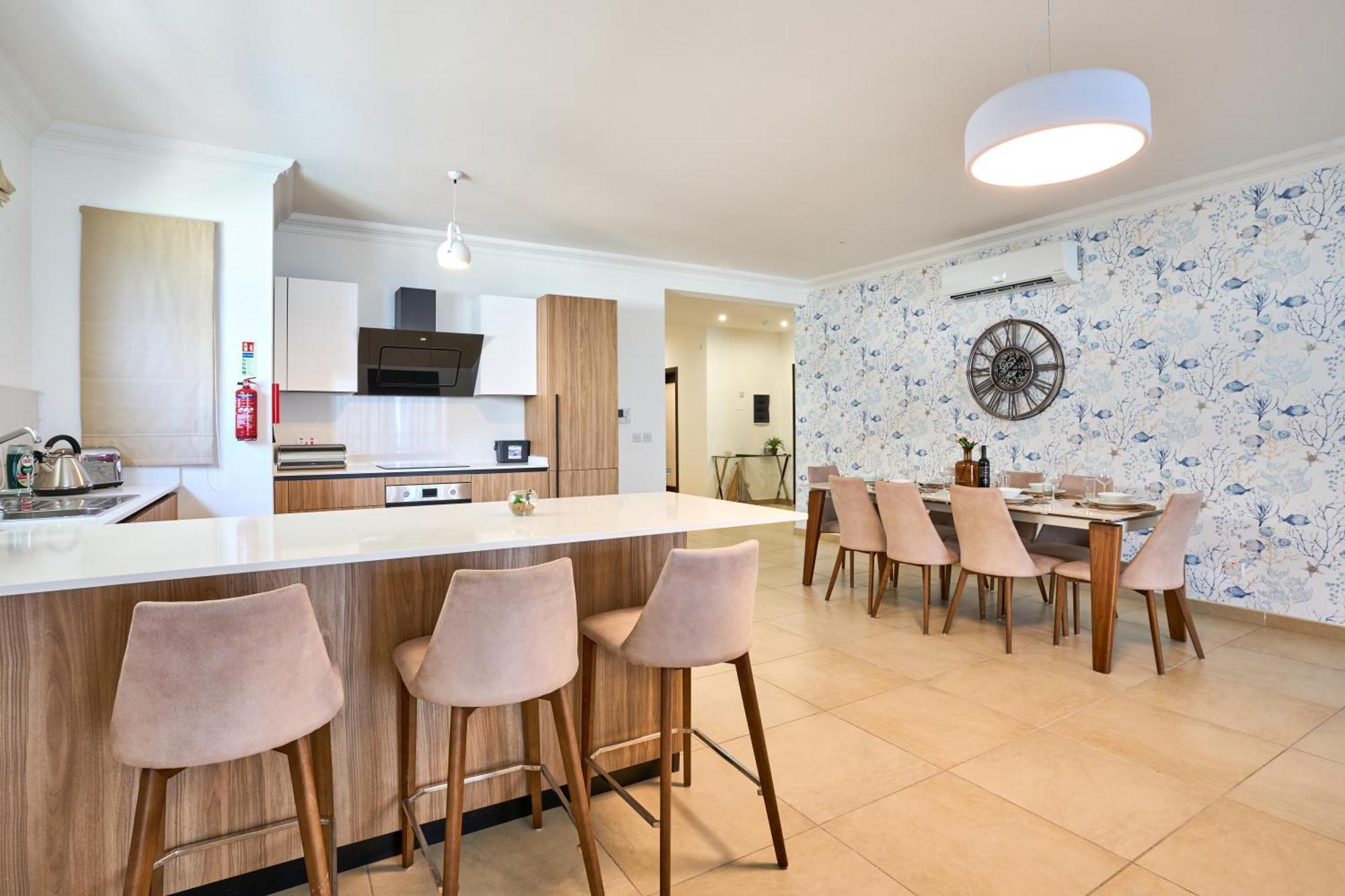 Stunning 3-Bedroom Seaview Retreat In Fort Cambridge Sliema Exterior photo