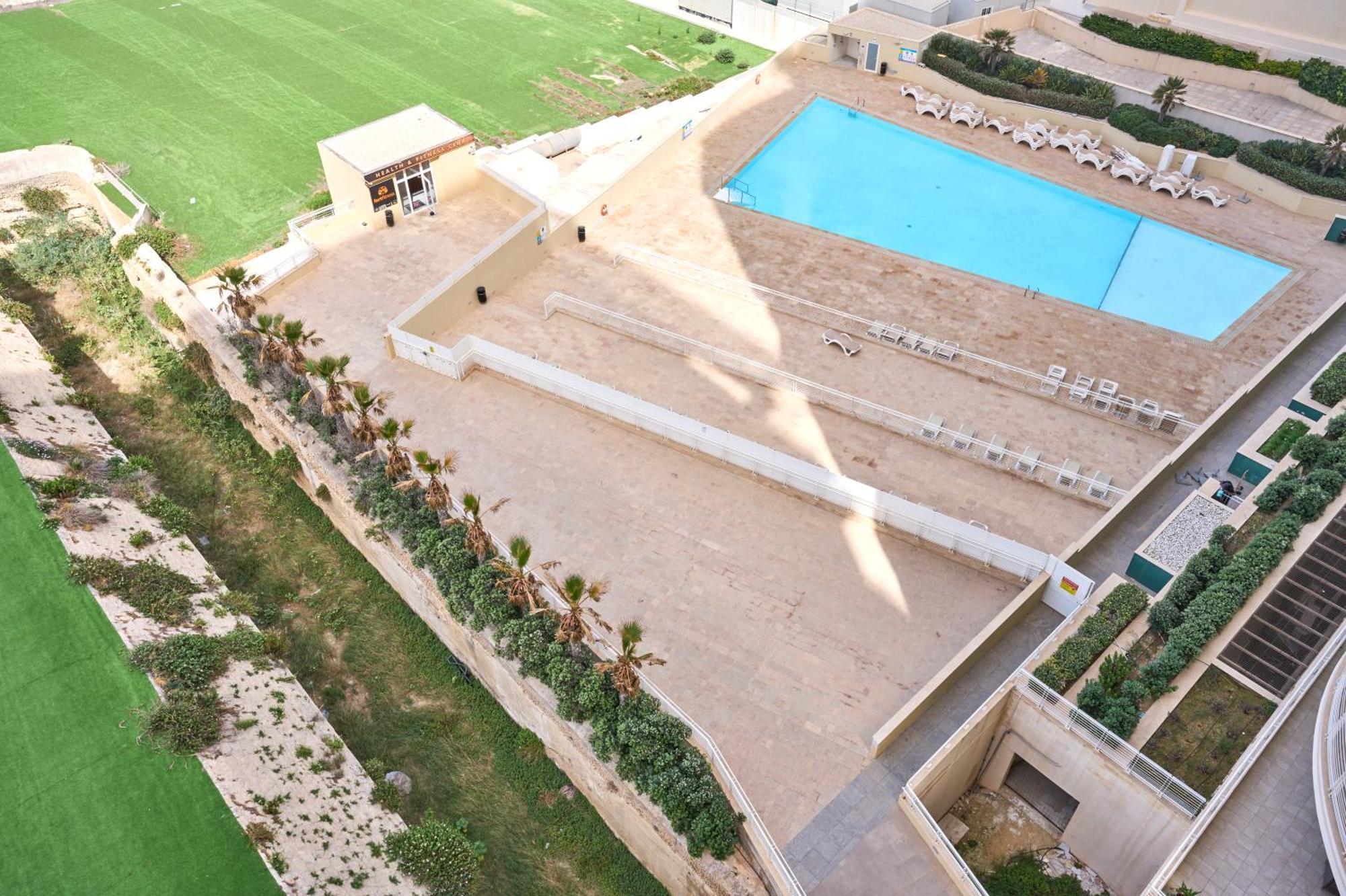Stunning 3-Bedroom Seaview Retreat In Fort Cambridge Sliema Exterior photo